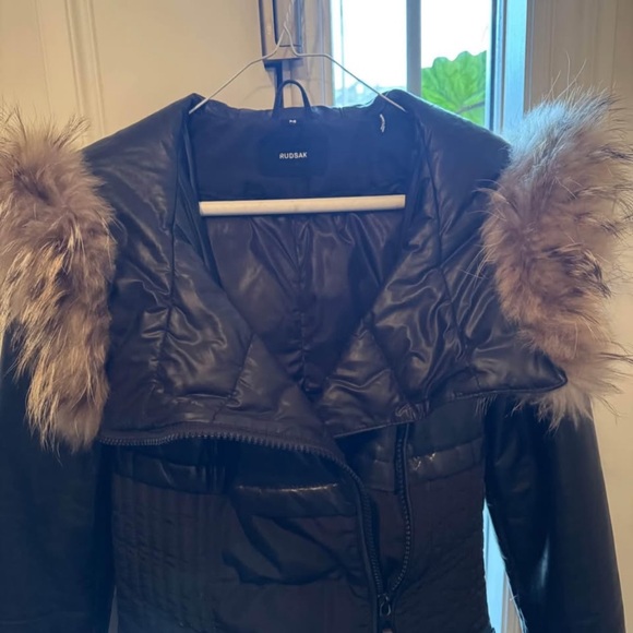 Black Puffer Jacket with Thumb Holes - Picture 3 of 6